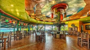 Restaurace v ubytování Flushing Meadows Resorts & Playground