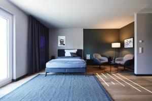 a bedroom with a bed and a blue rug at ipartment Wolfsburg in Wolfsburg