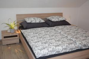 Postel nebo postele na pokoji v ubytování Ferienhaus Saxenauer
