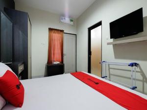 TV/trung tâm giải trí tại RedDoorz near Moro Mall Purwokerto