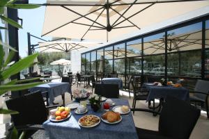 a table with food on it in a restaurant at Hotel Delle Nazioni in Milano Marittima