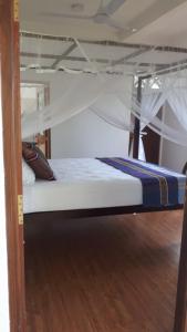 - deux lits superposés sur un bateau dans l'établissement My Home Resort, à Matara