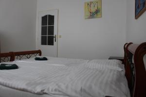 Postel nebo postele na pokoji v ubytování Hotel Černý kůň
