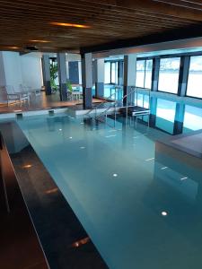 สระว่ายน้ำที่อยู่ใกล้ ๆ หรือใน BEHAR Hotel & SPA
