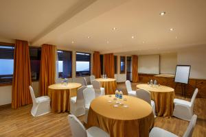 Konferenční prostory v ubytování Club Himalaya, by ACE Hotels + 37 fotografií