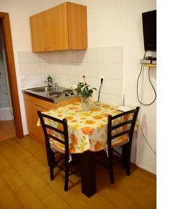 Fotografie z fotogalerie ubytování Apartment for two near sea v destinaci Makarska