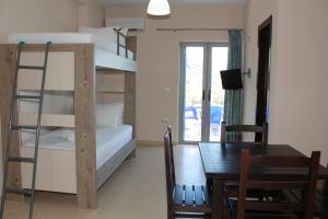 Postel nebo postele na pokoji v ubytování Vila Hadhri Borsh