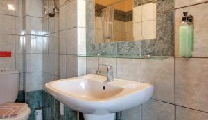 Koupelna v ubytování Tsironis Guesthouse