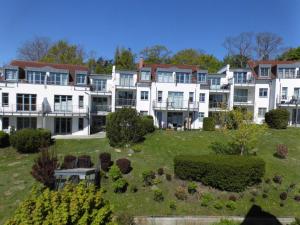 an aerial view of a large building with a yard at Appartement Residenz Bellevue Whg in Zinnowitz