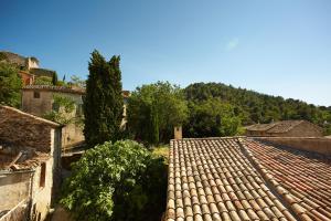 a tile roof of a village with trees and houses at Les Chambres de l'Oustalet in Gigondas