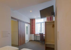 TV a/nebo společenská místnost v ubytování Hotel Bayrischer Hof