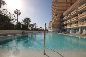 Majoituspaikassa Apartment with terrace in Playa de Las Americas tai sen lähellä sijaitseva uima-allas