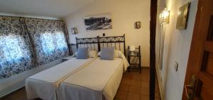 Posteľ alebo postele v izbe v ubytovaní Hostal la posada de Zocodover + 37 fotografií
