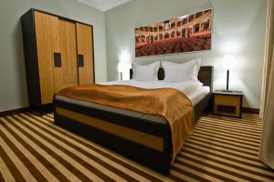 Posteľ alebo postele v izbe v ubytovaní Hotel Poznański A2