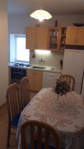 Kuchyňa alebo kuchynka v ubytovaní apartmani vraničić
