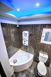Kúpeľňa v ubytovaní One of a kind Luxury Apartment in City Center Near HELEXPO