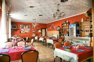 Nápoje v ubytování HOSTAL RESTAURANTE MILAN II