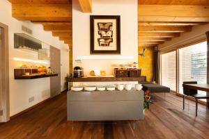 Coffee and tea making facilities at 21Barra5 Guest House
