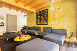 A seating area at 21Barra5 Guest House