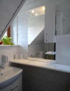 Ένα μπάνιο στο Apartments Zorč
