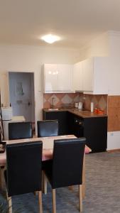 Kuchyň nebo kuchyňský kout v ubytování ÁRPÁD Apartman