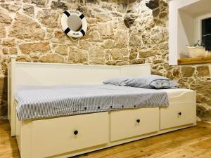 Postel nebo postele na pokoji v ubytování APARTMAN Captain Bervida Murter