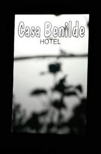 una imagen en blanco y negro de un hotel Casa Benille en Hotel Casa Benilde en Palas de Rei 