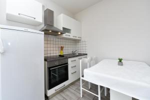 Kuchyň nebo kuchyňský kout v ubytování Bory 1 centrally located ap for 5