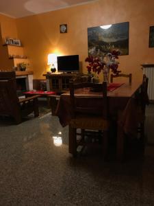Televízia a/alebo spoločenská miestnosť v ubytovaní B&B da nonna Vincenza