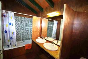 a bathroom with two sinks and a large mirror at Casa Lugar O Campón in Valdoviño +13 photos