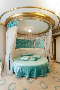 Postel nebo postele na pokoji v ubytování Ottoman's Life Hotel S Class