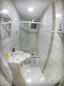 Bathroom sa Maravilhoso Apartamento no Centro de Friburgo