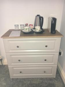 Coffee and tea making facilities at St. Catherines