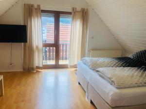 Postel nebo postele na pokoji v ubytování Blackforest Home Gengenbach nahe Europapark Rust