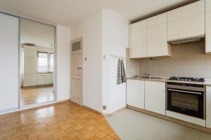 Η κουζίνα ή μικρή κουζίνα στο Apartament 26 z widokiem na jezioro - Olsztyn, Kortowo
