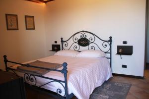 Säng eller sängar i ett rum på La casa di Chiara