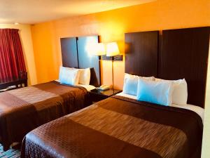 Postel nebo postele na pokoji v ubytování Americas Best Value Inn and Suites Hope