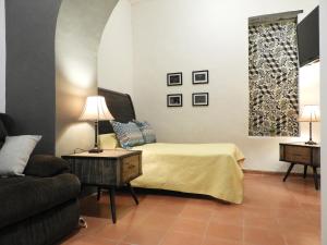 Χώρος καθιστικού στο El Rincón de Cervantes Secret House by Lunian