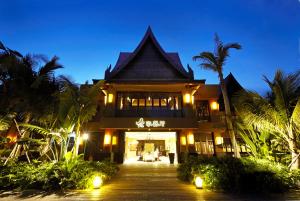 A garden outside Mangrove Tree Resort World Sanya Bay-Coconut