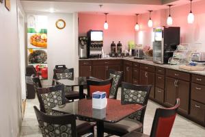 a restaurant with a table and chairs and a kitchen at Quality Inn Clinton-Knoxville North in Clinton