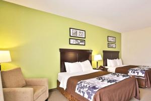 Postel nebo postele na pokoji v ubytování Sleep Inn & Suites University