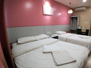 Postel nebo postele na pokoji v ubytování Hotel Jelai @ Temerloh, Pahang