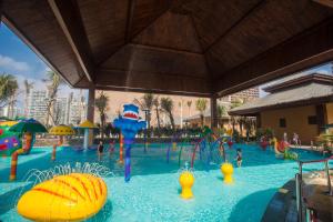 The swimming pool at or close to Mangrove Tree Resort World Sanya Bay-Coconut
