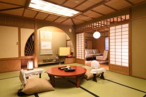 Posezení v ubytování Seikoro Ryokan - Established in 1831