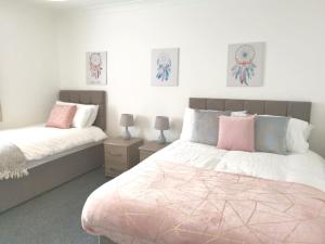 Voodi või voodid majutusasutuse City Access - 3 Beds - Parking - Smart TVs toas