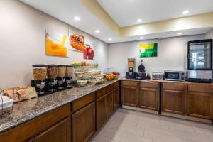 a breakfast counter in a hotel room at Quality Inn Lomita-Los Angeles South Bay in Lomita