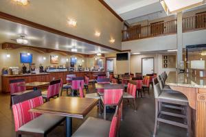Reštaurácia alebo iné gastronomické zariadenie v ubytovaní Comfort Inn & Suites Springfield I-44
