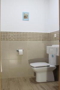 Koupelna v ubytování Apartamentos As Lagoas + 35 fotografií