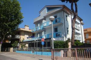 Bazén v ubytování Hotel Vela Azzurra nebo v jeho okolí