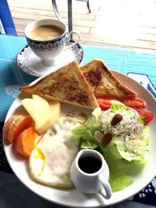 a plate of breakfast food with a cup of coffee at Sanyi Homestay in Sanyi